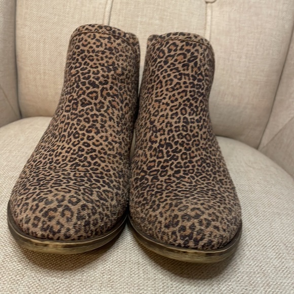 Women’s Lucky brand Leopard booties - Picture 5 of 6